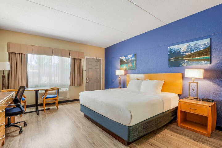 Room 27 of 78