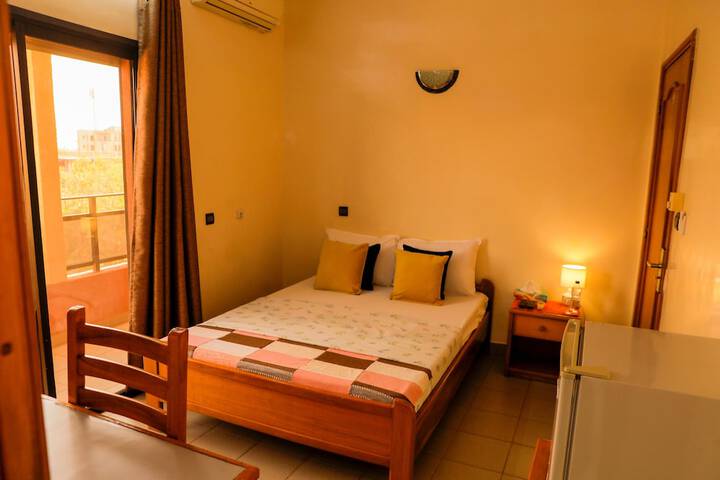 Room 9 of 33
