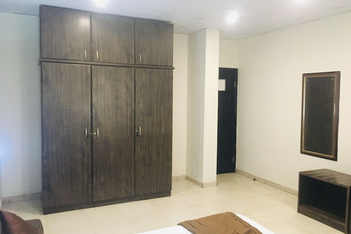 Room 16 of 42