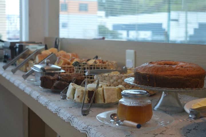 Breakfast/Coffee Service 23 of 36