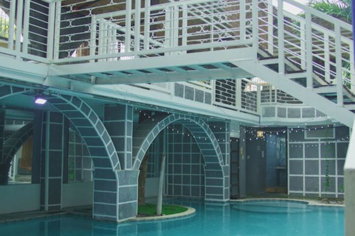 Pool 105 of 127