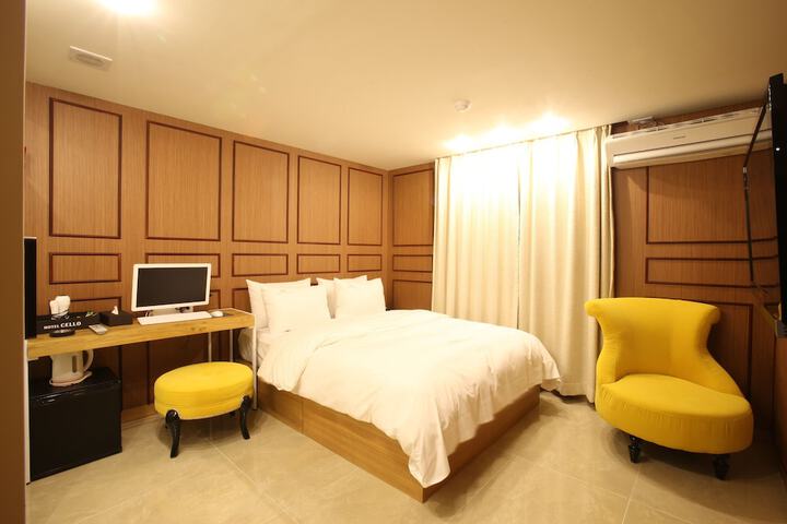 Room 7 of 51