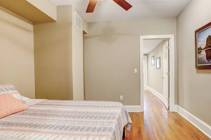 Room 5 of 16