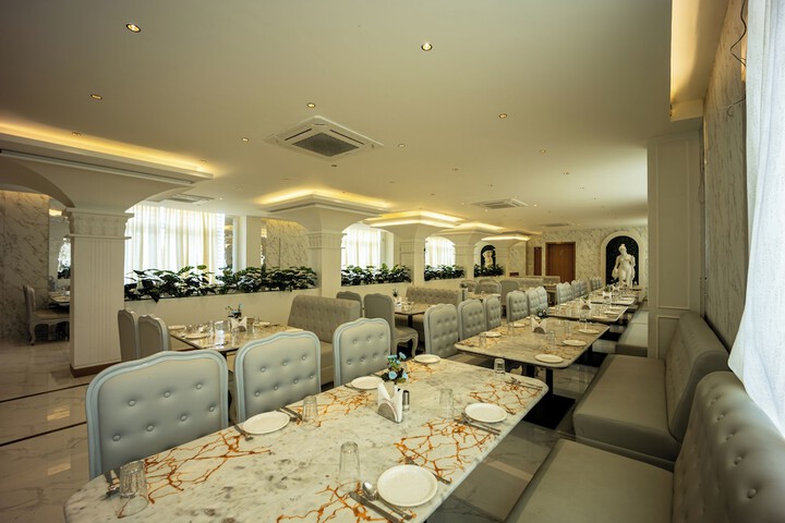 Dining 46 of 70