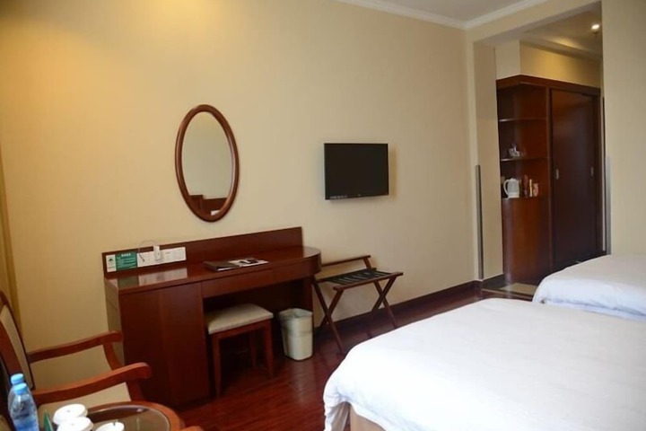 Room 8 of 23