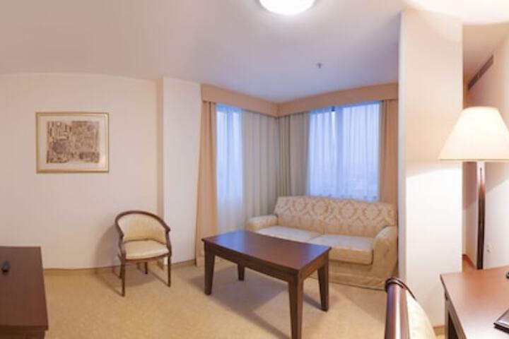Room 13 of 86