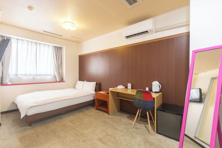 Room 4 of 128