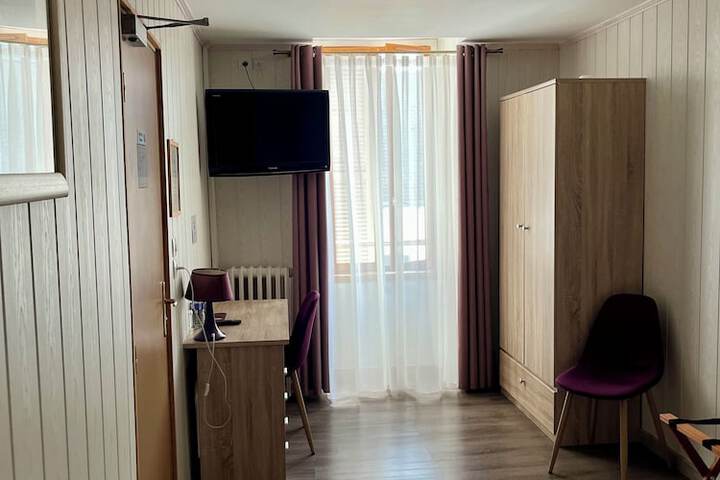Room 16 of 30