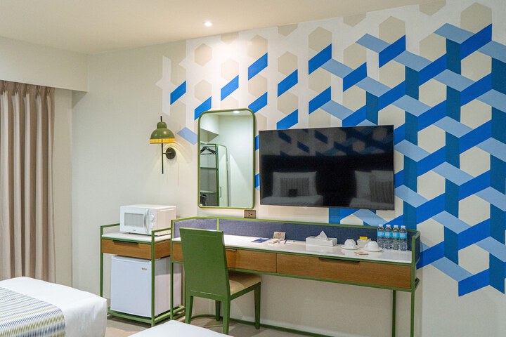 Room 5 of 11