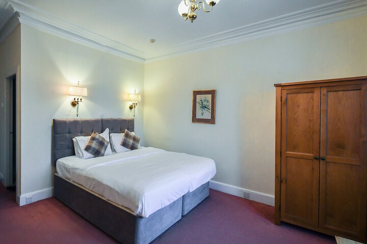 Room 3 of 89