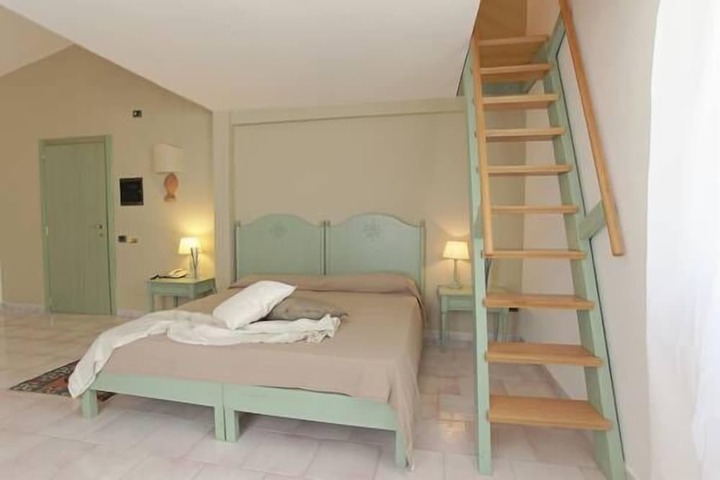 Room 17 of 35