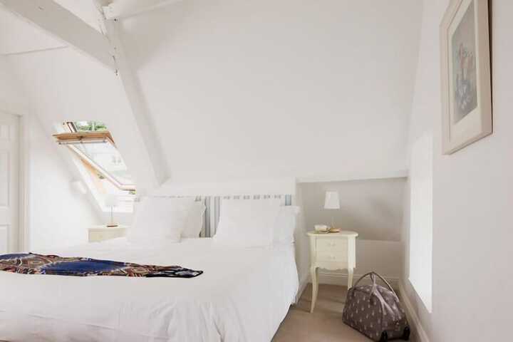 Room 10 of 27