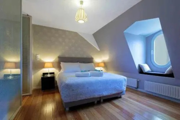 Room 5 of 14