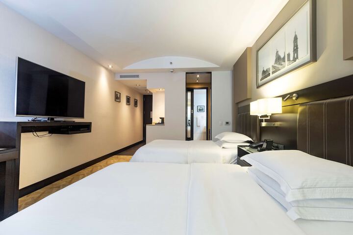 Room 20 of 153