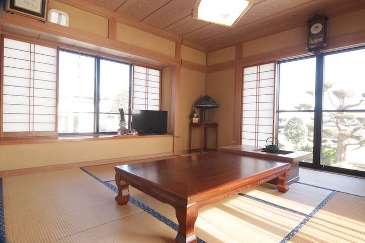 Room 3 of 3