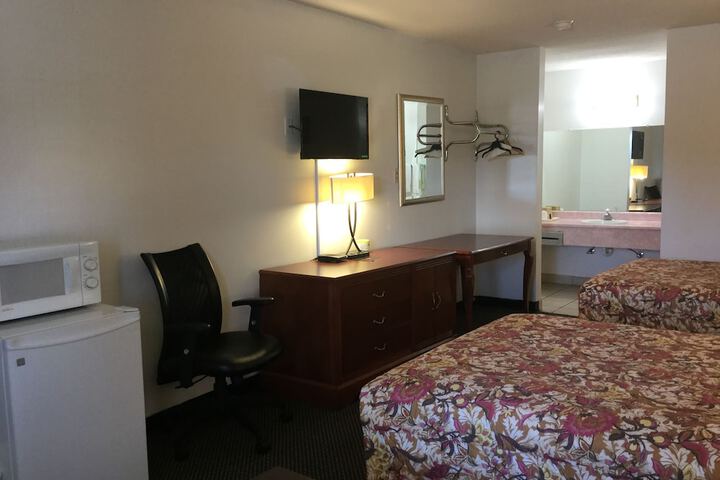 Room 4 of 20