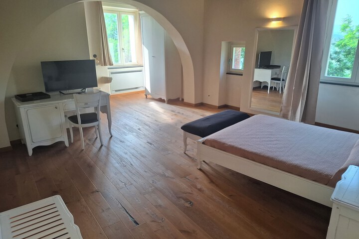 Room 25 of 84