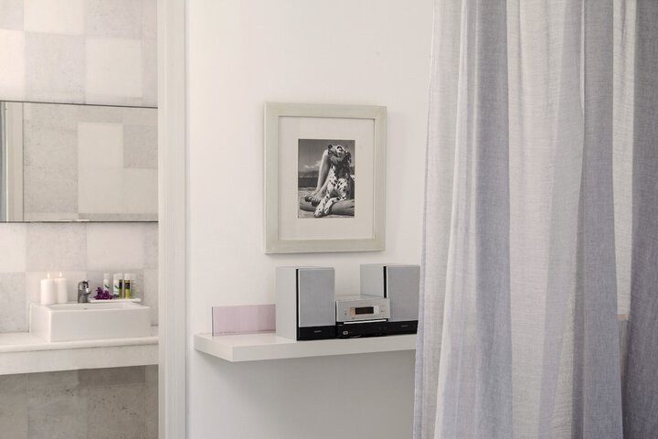 Room 12 of 142