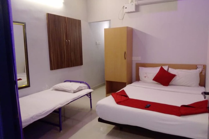 Room 4 of 10