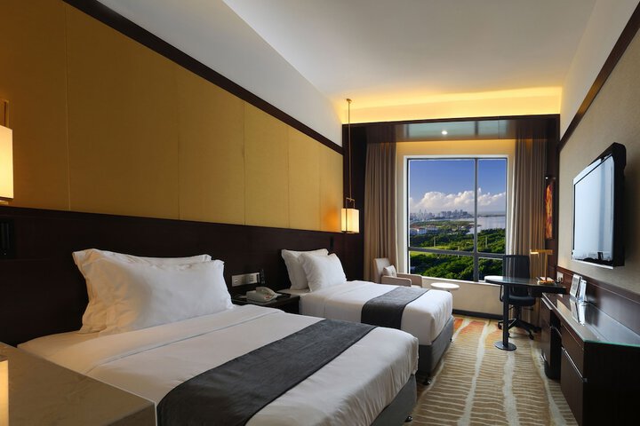 Room 25 of 53