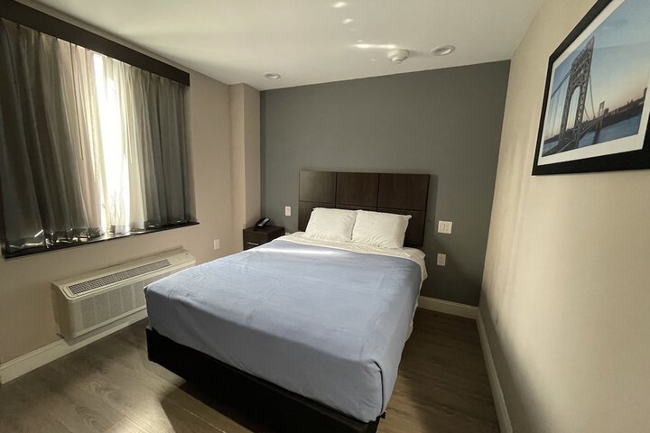 Room 2 of 8