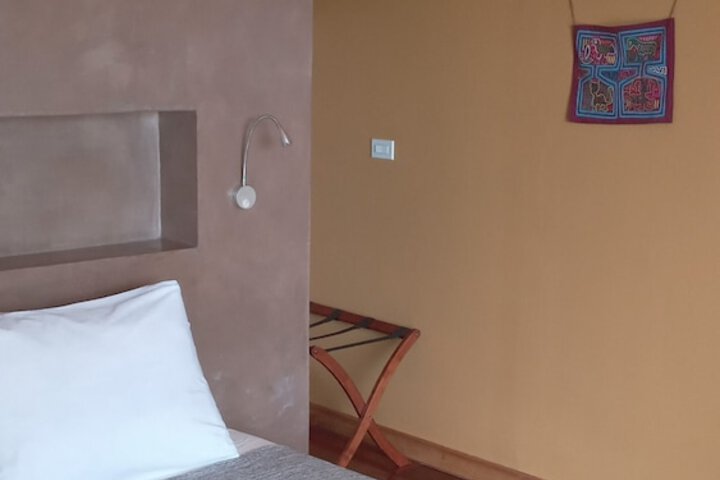 Room 16 of 108