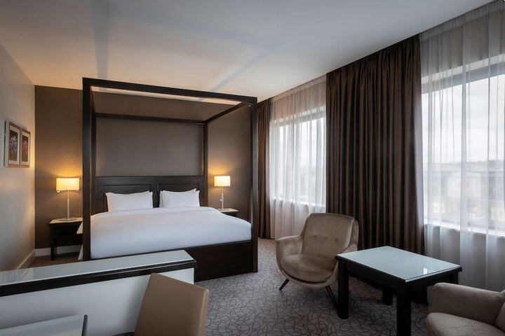 Room 18 of 100
