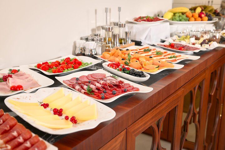 Dining 60 of 102