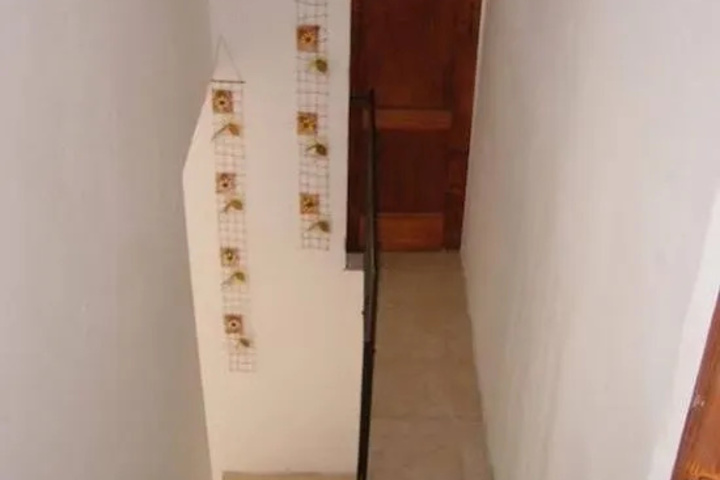Room 6 of 10