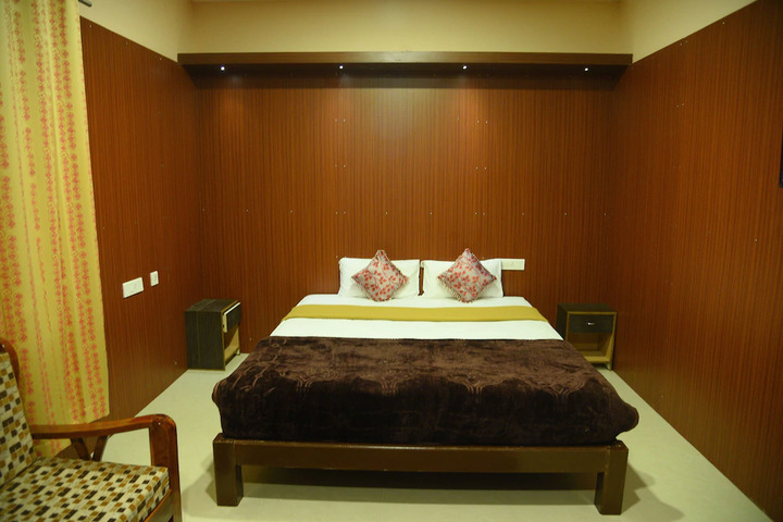Room 6 of 10
