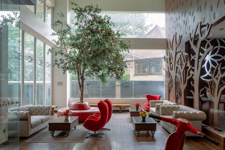 Entrance & Lobby