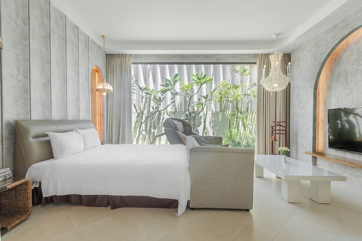 Room 8 of 24