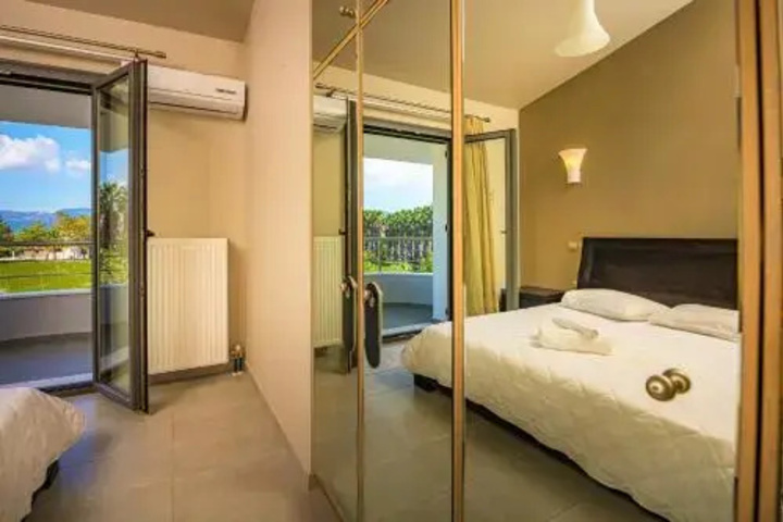 Room 2 of 10