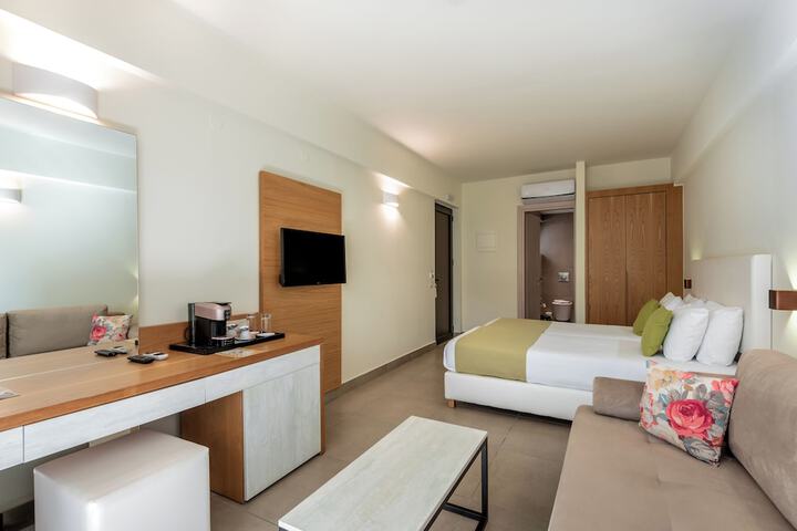 Room 13 of 38