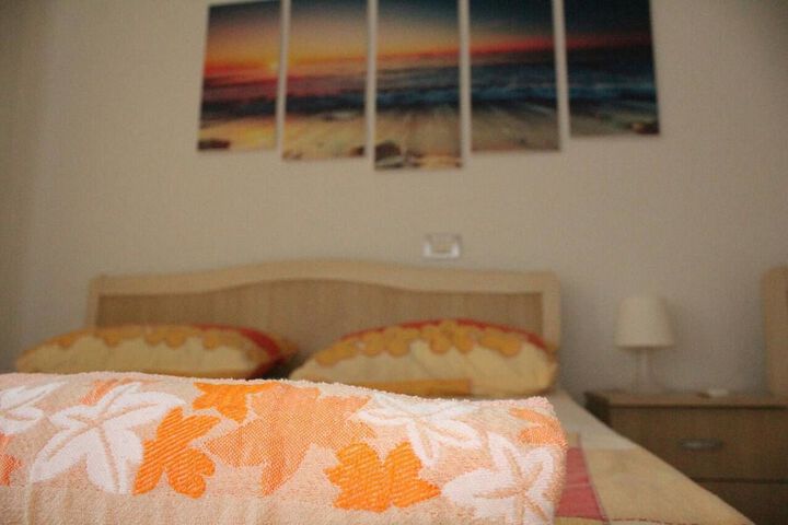 Room 12 of 20
