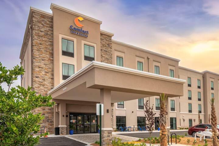 Exterior of Comfort Inn & Suites Jacksonville - Orange Park Near Naval Air Station