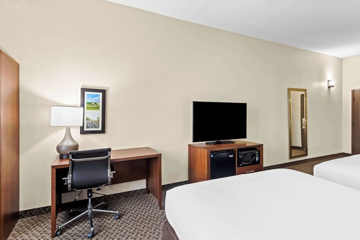 2 Queen Beds (2 of 19)