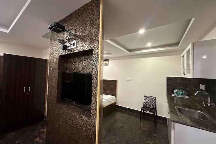 Room 9 of 17