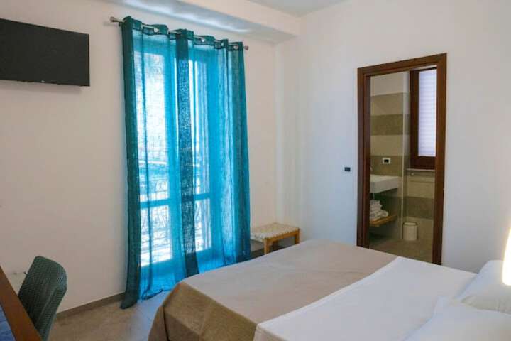 Room 5 of 27