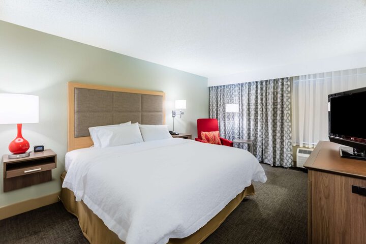 1 King Bed (4 of 20)