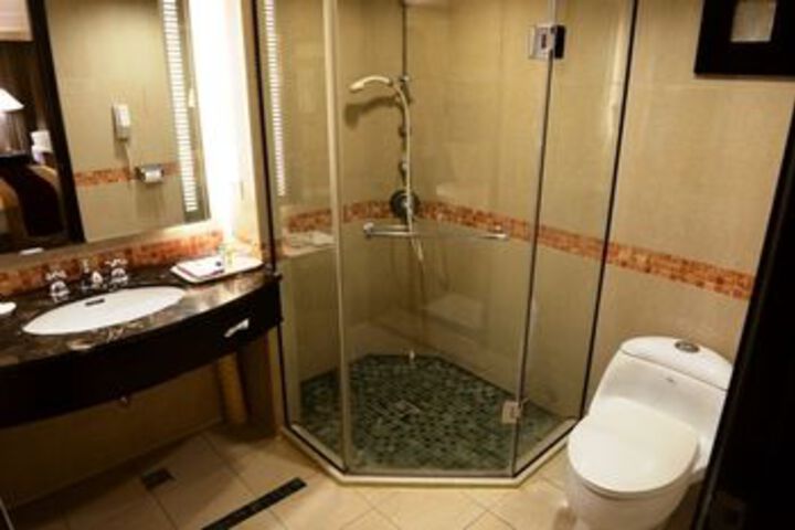 Room 14 of 82