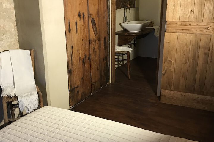 Room 33 of 112