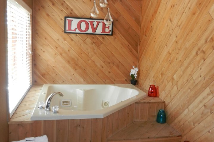 Hot Tub 13 of 28