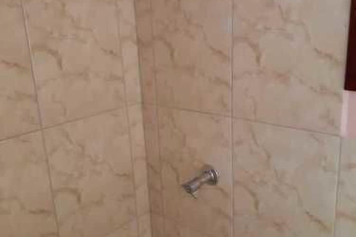 Room 6 of 8