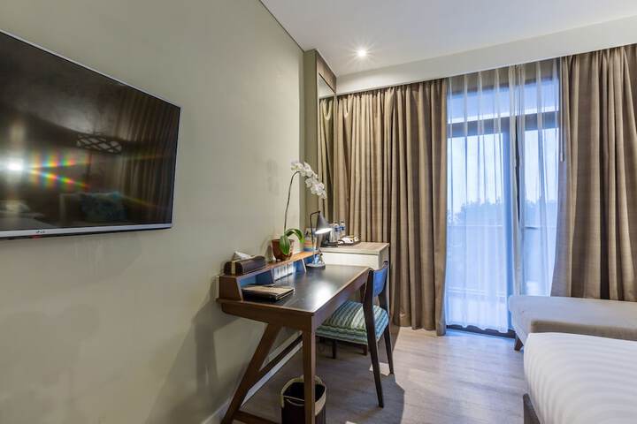 Room 5 of 98