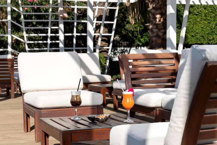 Lounge 223 of 280