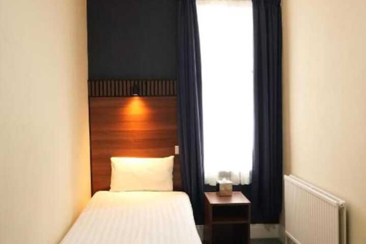 Room 48 of 208