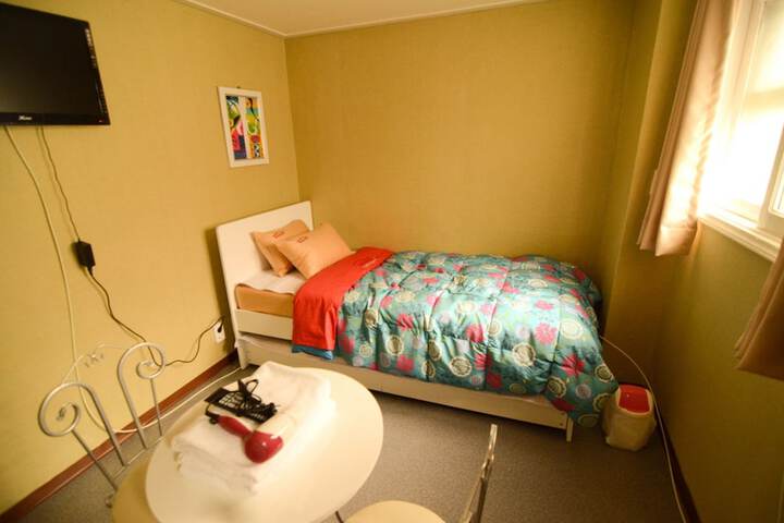 Room 6 of 53