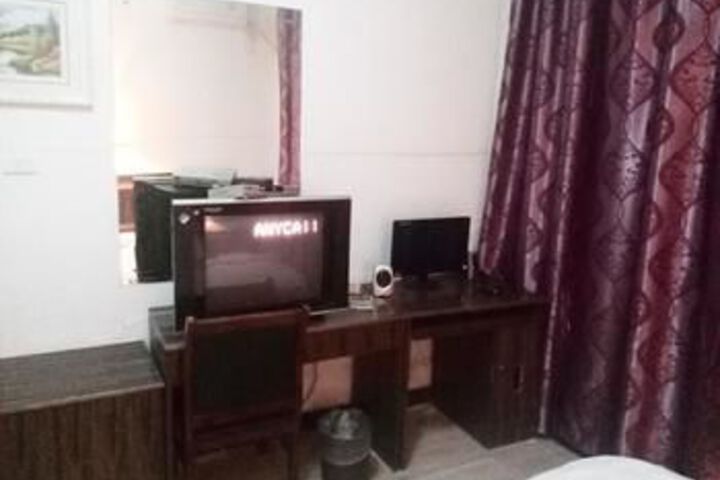 Room 18 of 36