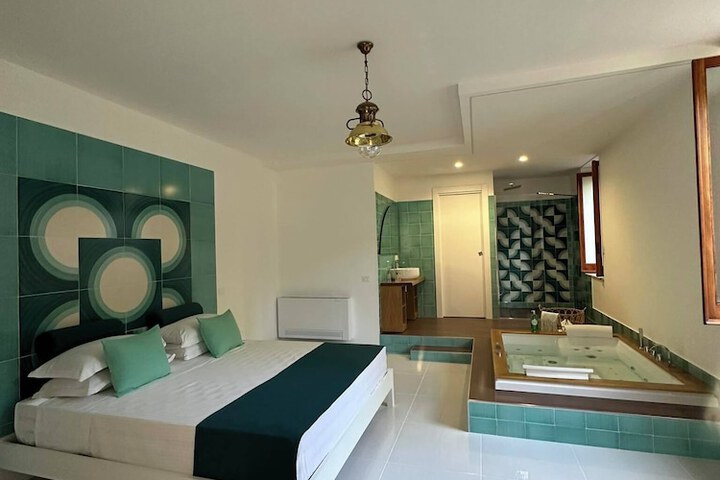 Room 5 of 47